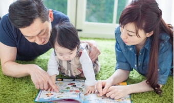 孩子在大庭廣眾下鬧脾氣，家長怎麼辦？